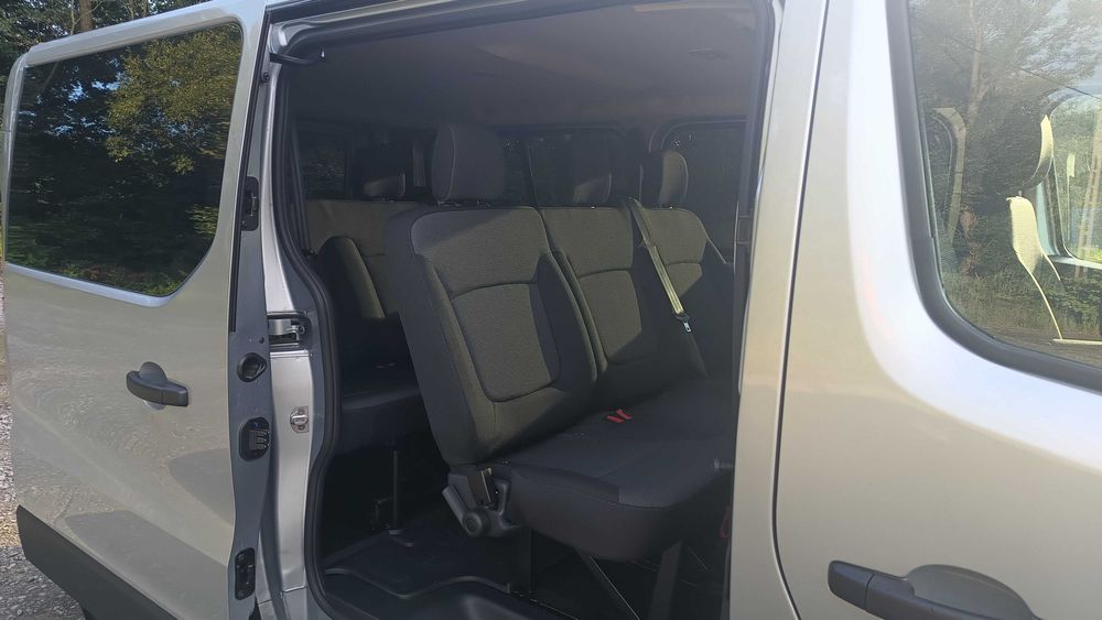 NOWY Renault Trafic 2025 – Wynajem Bus 9-osobowy | Nowy Bus!