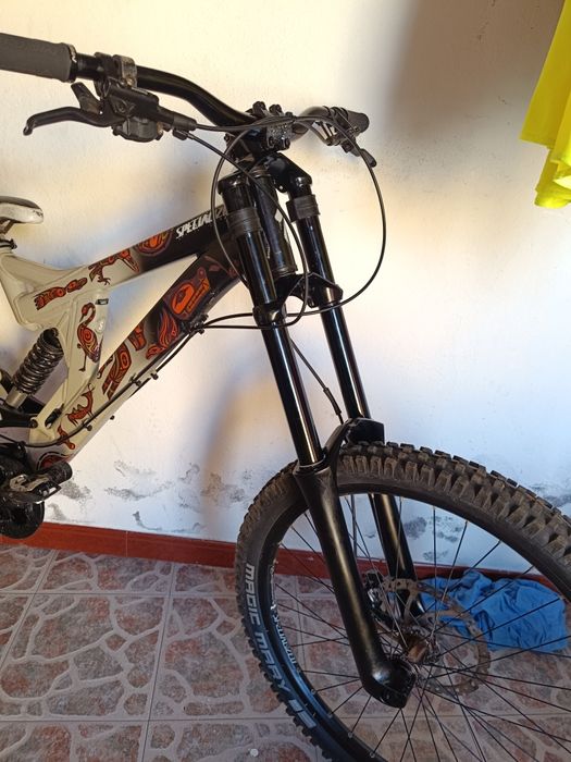Bicicleta downhill big hit