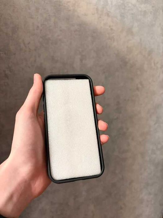 Sprzedam etui Magsafe do IPhone 16