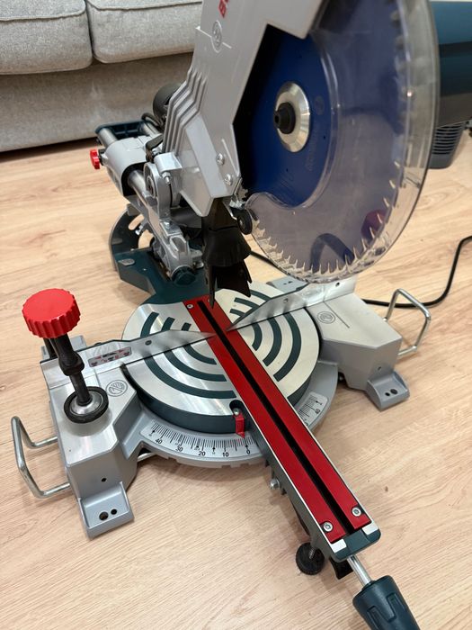 Serra de esquadria Bosch Professional GCM 800 SJ (216 mm)