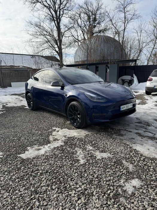 Tesla model Y 2024