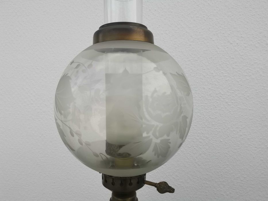 Candeeiro de mesa pintado a mão