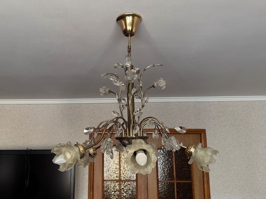 Продам кришталеву люстру