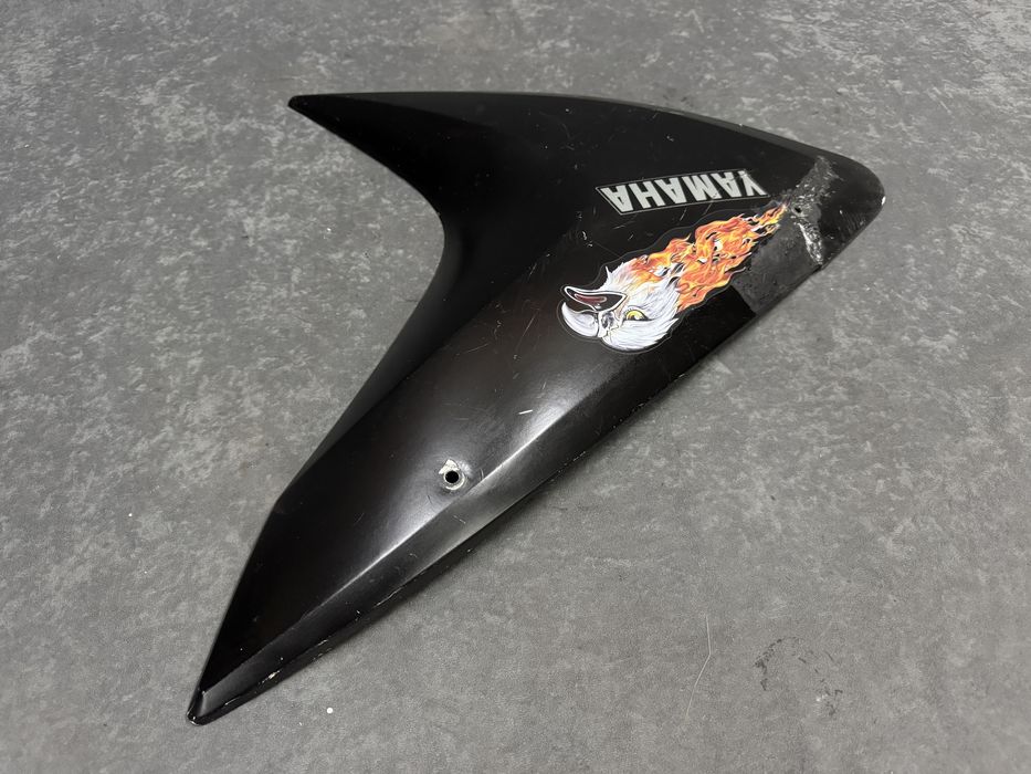 Bumerang prawy Yamaha YZF R125 bok boczek owiewka plastik osłona prawa plastik