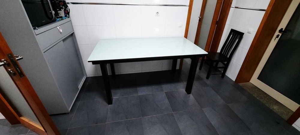 Mesa jantar com tampo de vidro