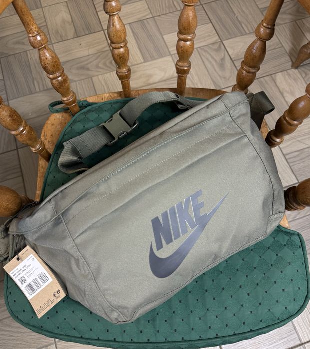 Оригінальна сумка-бананка “Nike Tech Hip Pack”