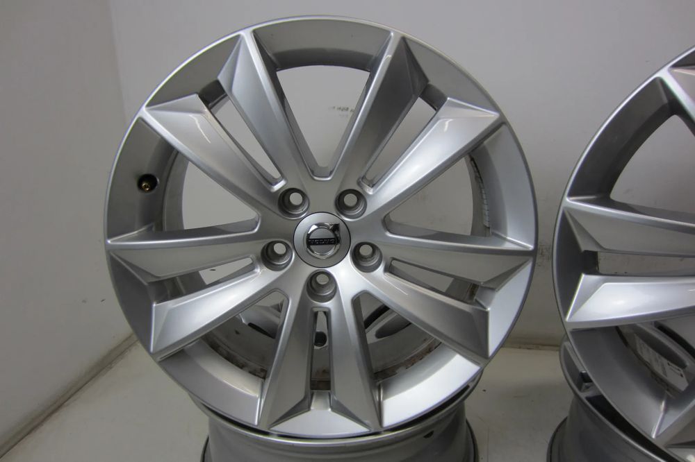 felgi aluminiowe 17  volvo c30 v50 v60 s60 cx30 xc60 v70 oryginał