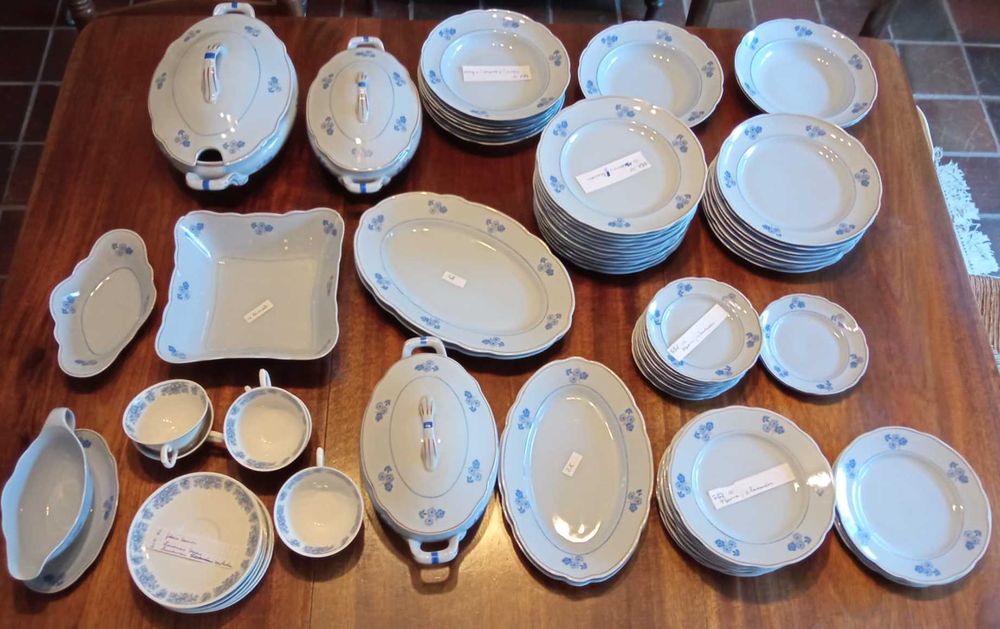 Servico de Mesa Vista Alegre - RARO - debruado a fio de OURO