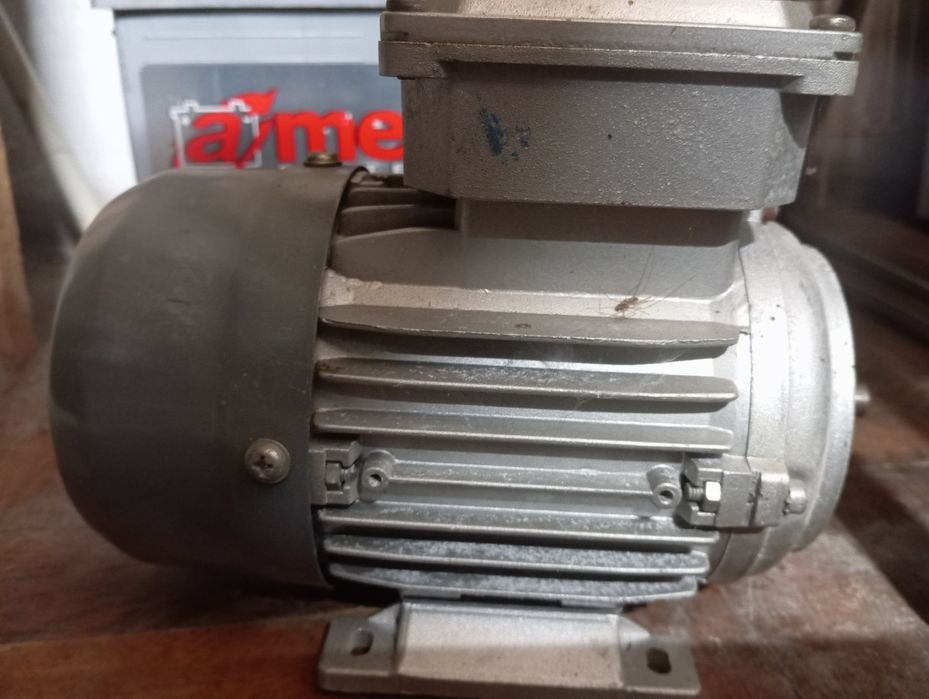 Асинхронний електродвигун Techtop  MS 562-4