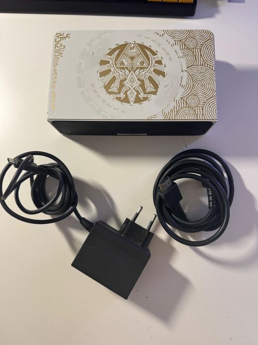 Nintendo Switch OLED Edição Zelda Tears of the Kingdom + Jogo