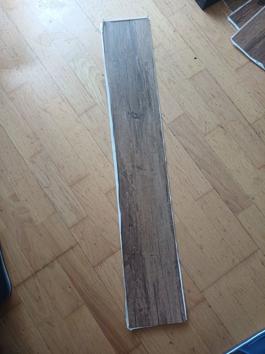Panele winylowe 92x15cm około 15m2