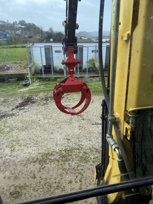 Grua, pinça para apanhar lenha ou pedras