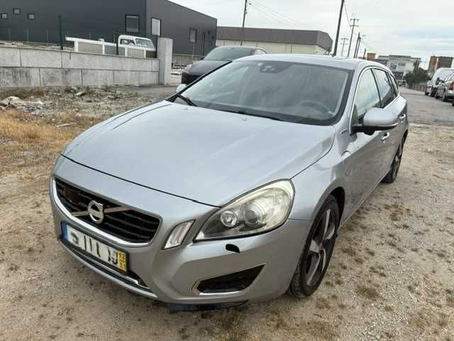 VOLVO V60 D6 PLUG-IN 285CV (potência combinada)