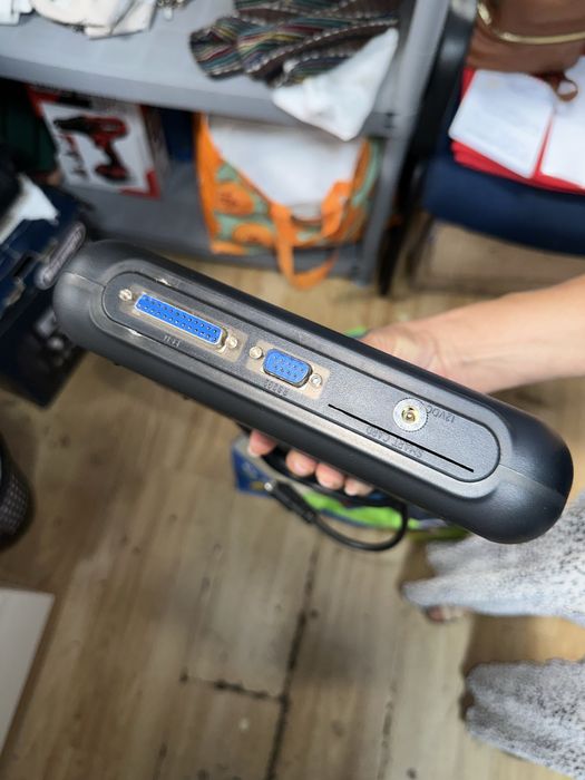 Máquina de programar chaves (vai com o cabo e com a mala)