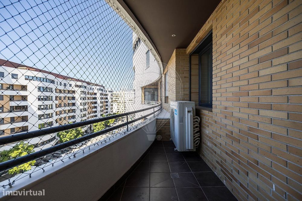 Apartamento T4 para arrendamento