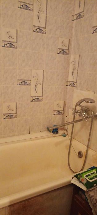 Продам трикімнатну  квартиру по вул. Пляжна