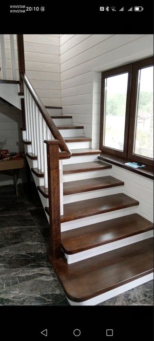 Деревʼяні сходи Львів виготовлення та монтаж дуба, бука та ясена