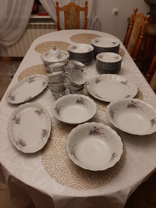 Serwis obiadowy 12 osób porcelana Wałbrzych 55 elementów