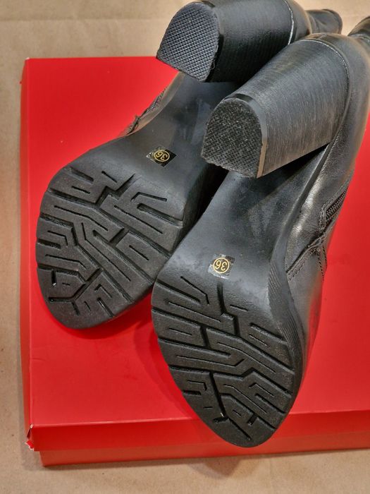 Чорні шкіряні черевики  бренду COFE COST, р36