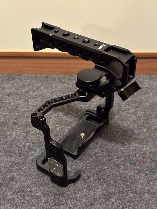 Camera Cage JLwin em Alumínio p/ Sony A7IV / A7SIII + Pega de Topo