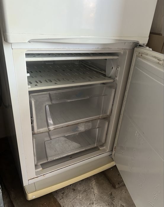 Холодильник Indesit