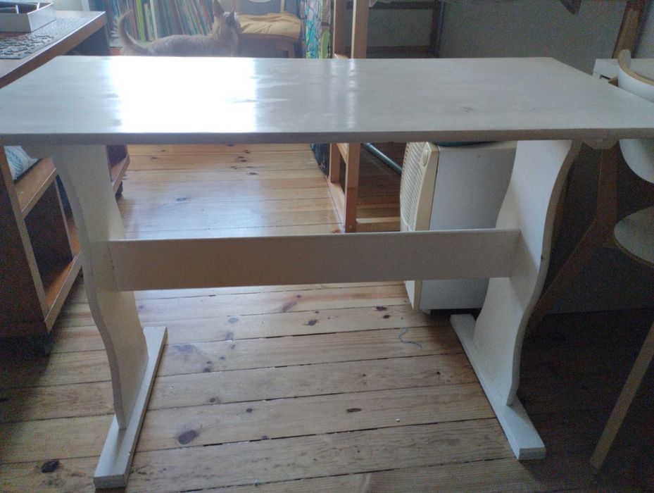 Mesa em pinho branca