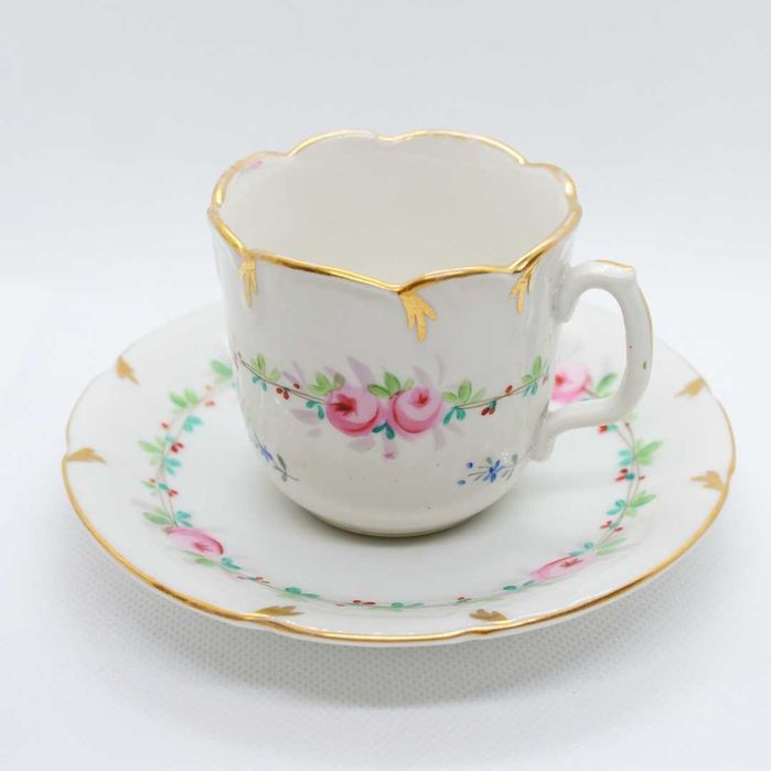 Chávena com pires pintados à mão