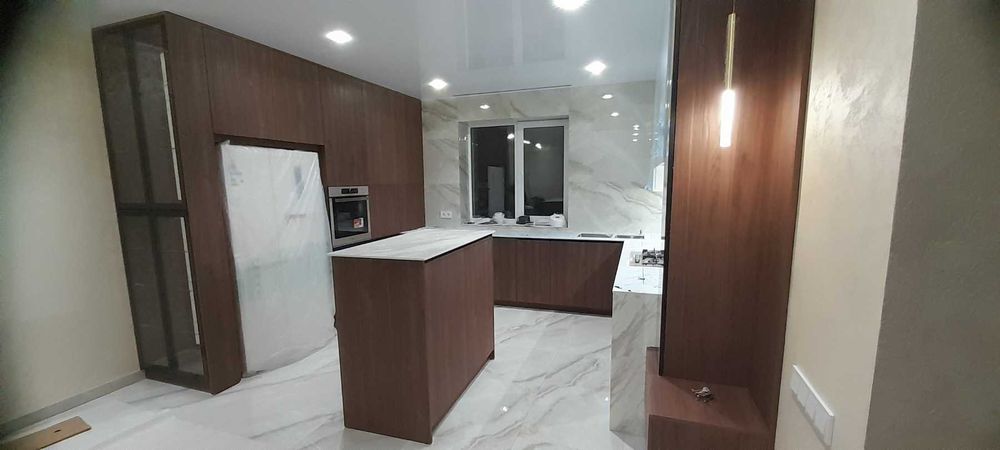 Меблі під замовлення та надання консультацій щодо меблів.