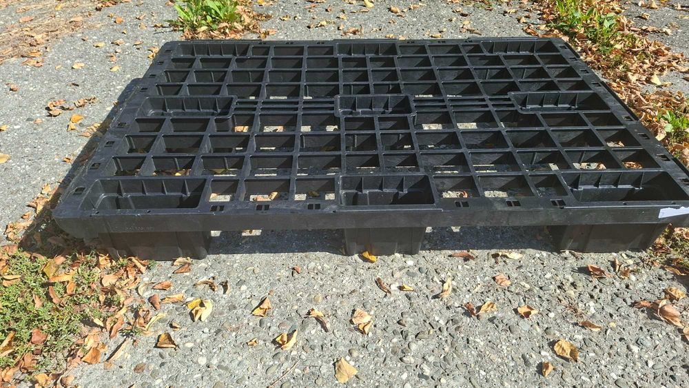 Palety 120x80 plastikowe ażurowe kratowe Europalety Mocne