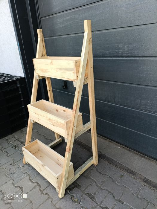 Kwietnik drewniany kaskadowy