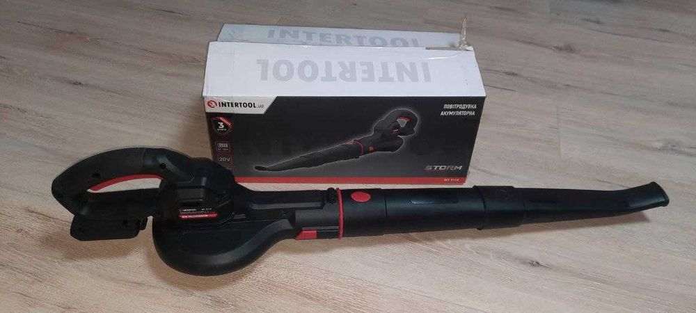 Акумуляторна повітродувка STORM Intertool STP WT-9114 і акамулятор 2а