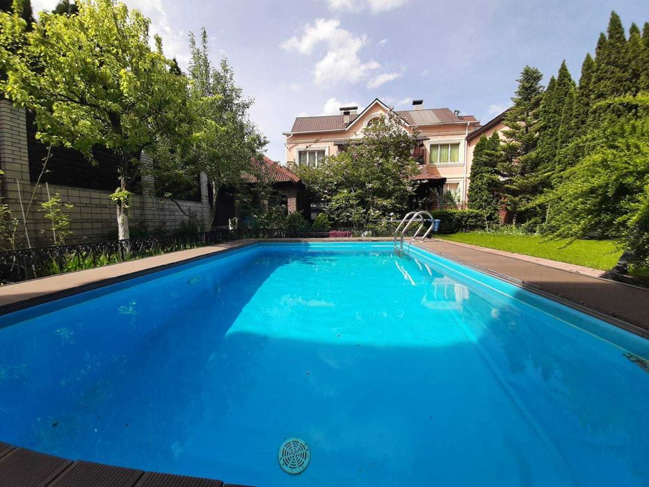 Дом 400 кв., 5  спален, сауна,бассейн,бильярд,генератор.До 30 человек.