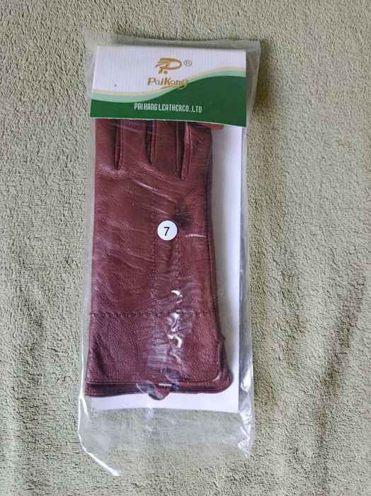 Rękawiczki damskie ze skóry naturalnej, odcień brązu - wyprzedaż