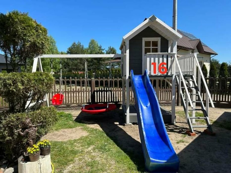 Plac zabaw, domek dla dzieci