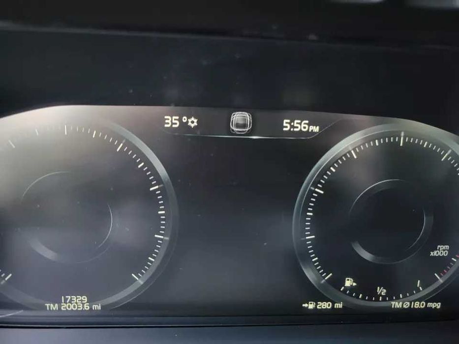 2022 Volvo XC90 T6 AWD Momentum