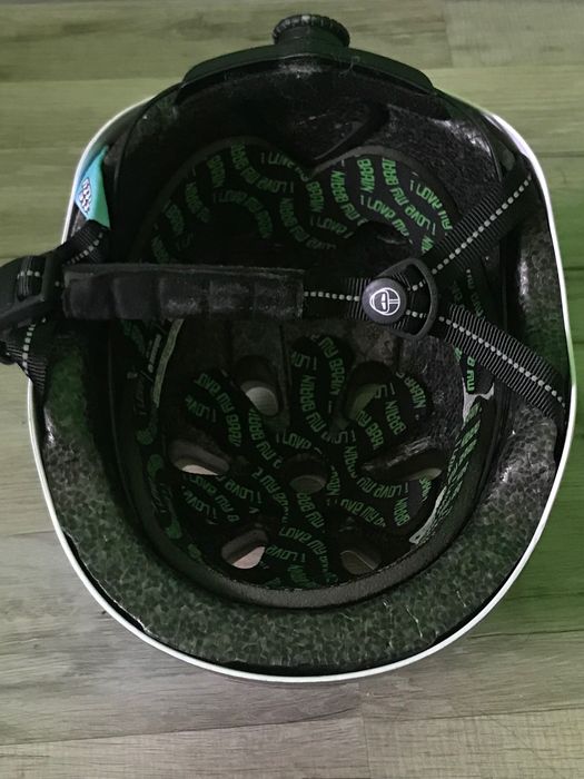 Шолом Nutcase дитячий для велосипеду/роликів та інших активностей