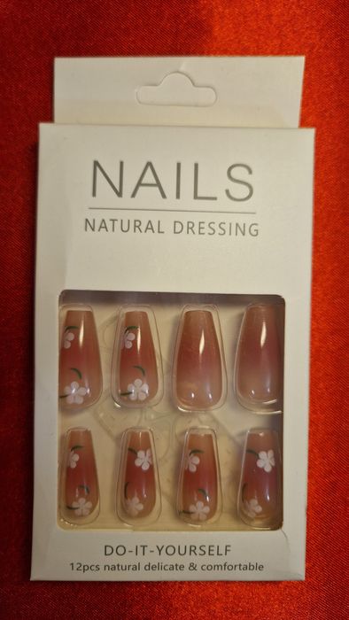 Tipsy sztuczne paznokcie