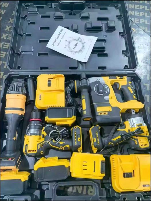 Conjunto de máquinas a bateria novas com garantia.