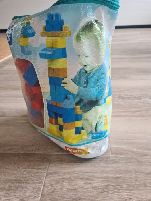 Vários brinquedos didáticos