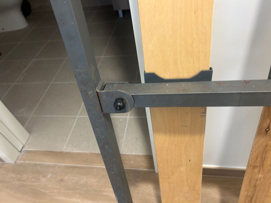 Estrado de cama com pernas só que tiramos