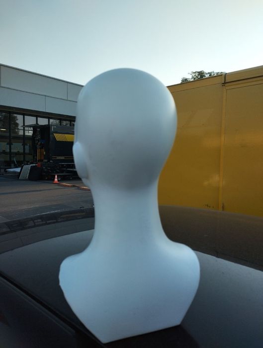 Ekspozytor na asksesoria do głowy