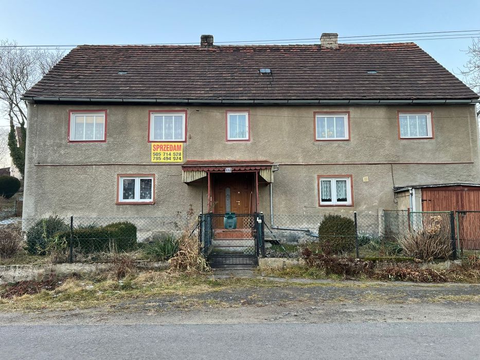 Dom na wsi  z dużym ogrodem