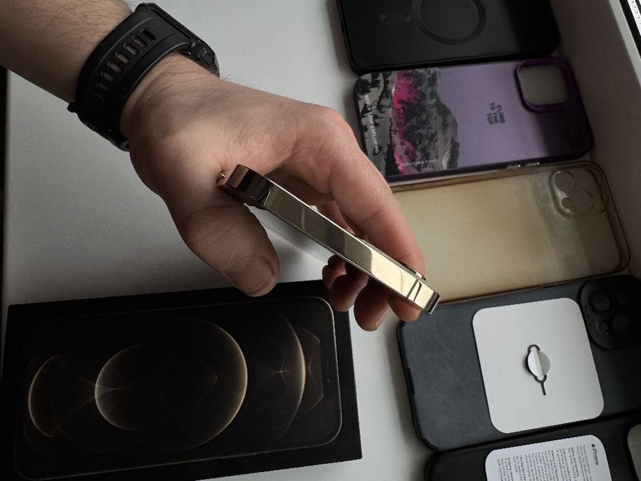 iPhone 12 Pro Max 256gb Gold с коробкою, не кручений не розбирався.