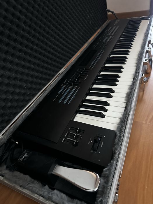 Roland JV 90 com estojo e pedal .. impecavel