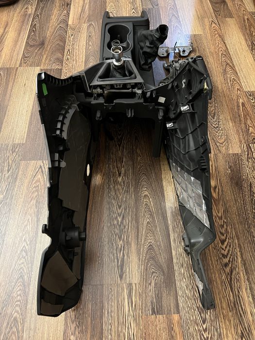 Ford Focus 3 центральна консоль, тонель, ручник, повный комплект