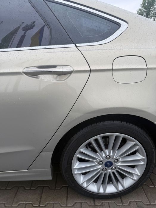 Продам автомобіль Ford Fusion Titanium 2014