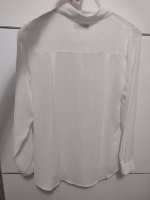 Biała koszula damska długi rękaw lekki zwiewny materiał