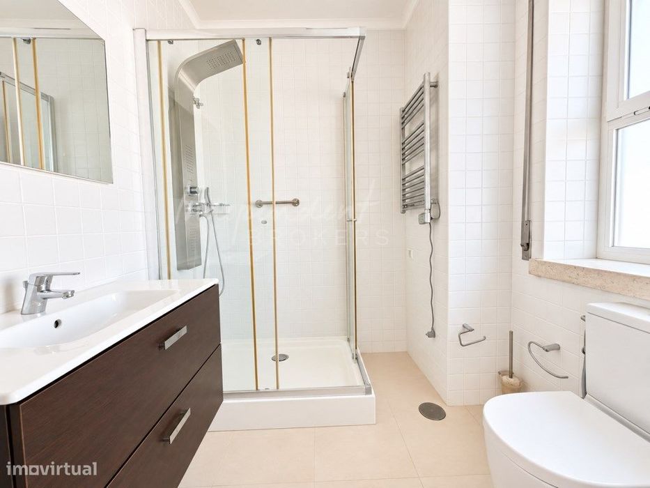 Apartamento T5 Para Arrendamento [Avenida António Augusto Aguiar]