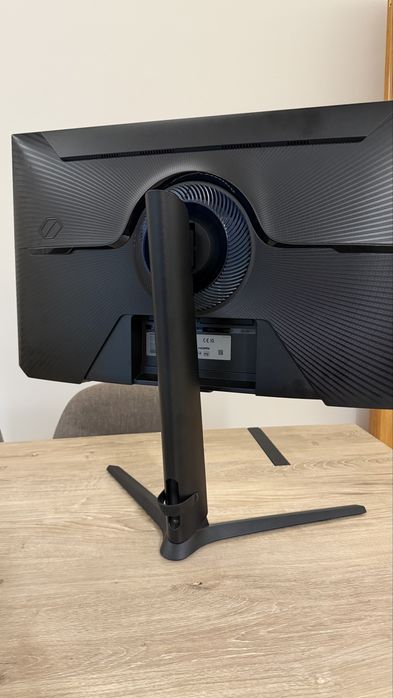 Samsung Odyssey G4 G40B 27”, 240Hz (painel danificado)