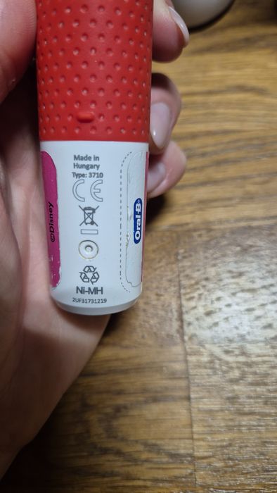 Szczoteczka elektryczna dla dziecka oral-b myszka mini